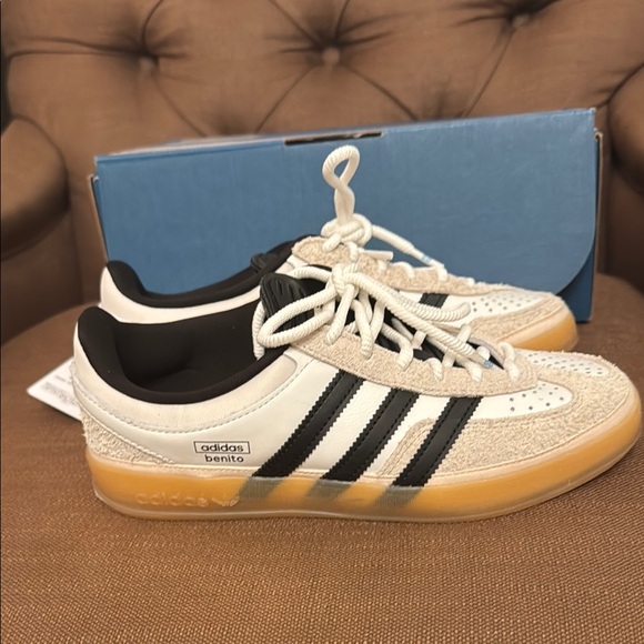 New in Box Authentic Adidas Bad Bunny Gazelle Indoor size US 7 women's, 6 men's - Picture 3 of 9
